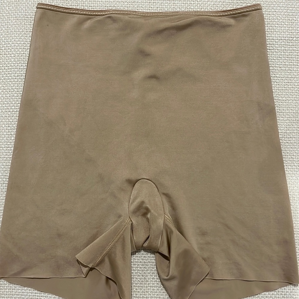 SPANX  Shorts Medium
